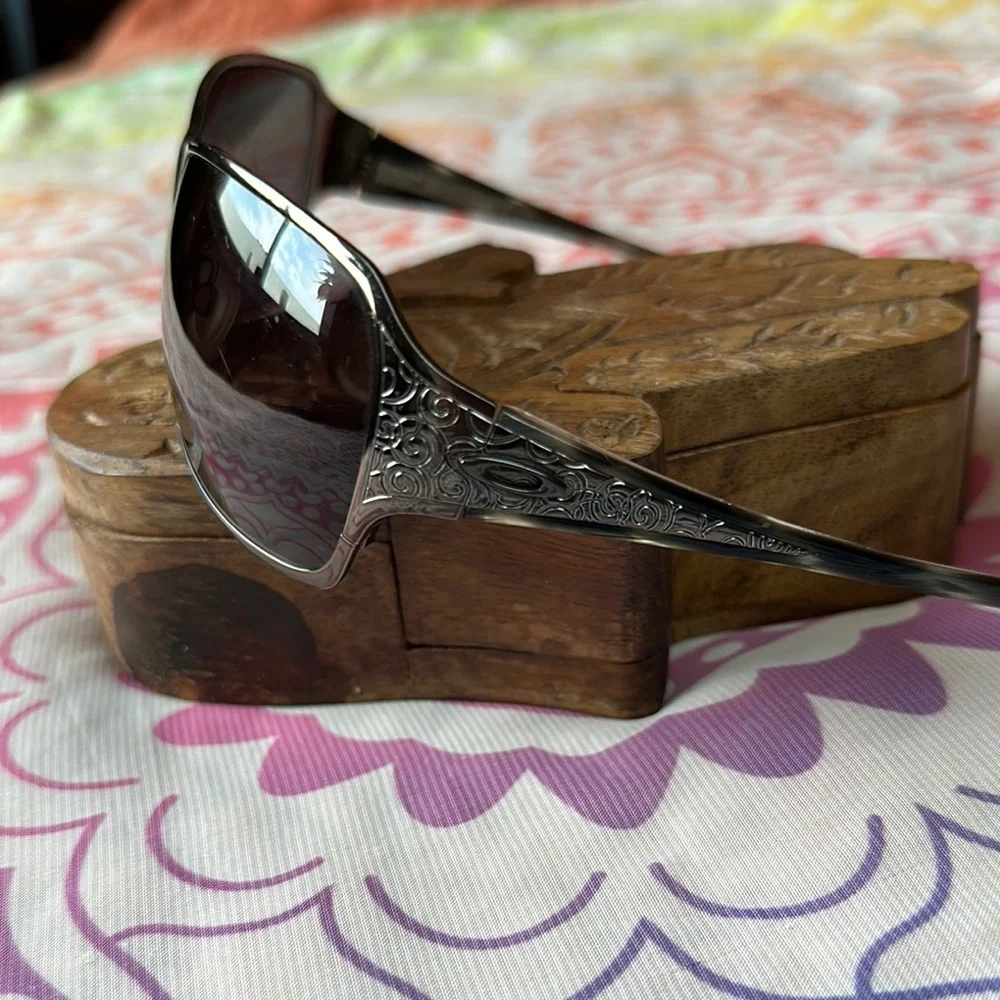 Retro Oakley Sunglasses [floral inlay pattern] - Picture 6 of 10
